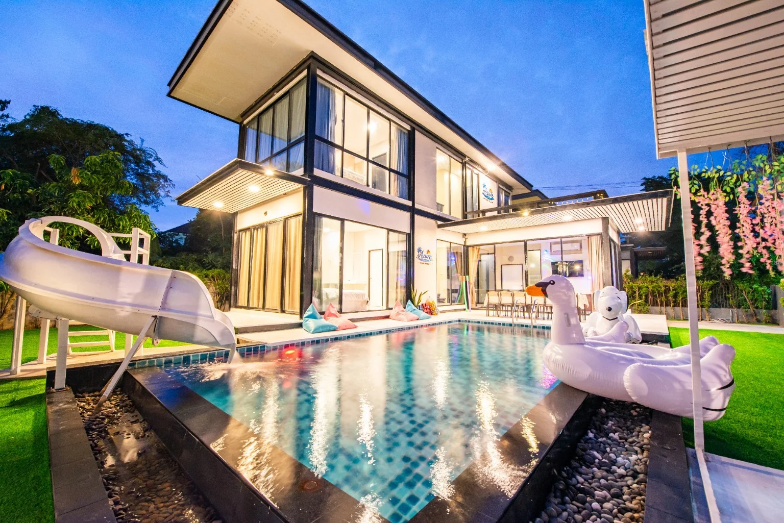 พูลวิลล่า Azure Pool Villa Pattaya ชลบุรี พักได้ 12 คน