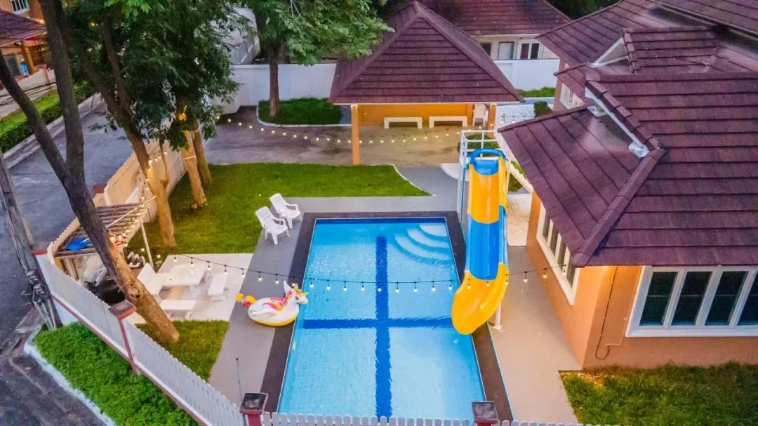 SB POOL VILLA พัทยา สูงสุด 15 คน