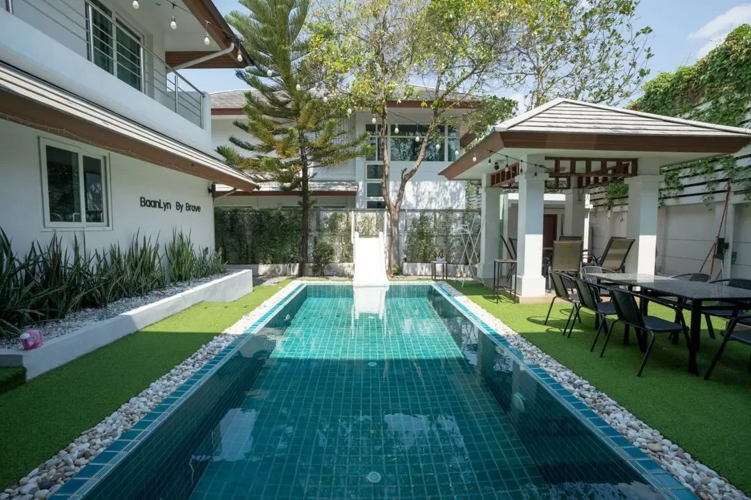 BaanLyn PoolVilla By Brave พัทยา สูงสุด 15 คน