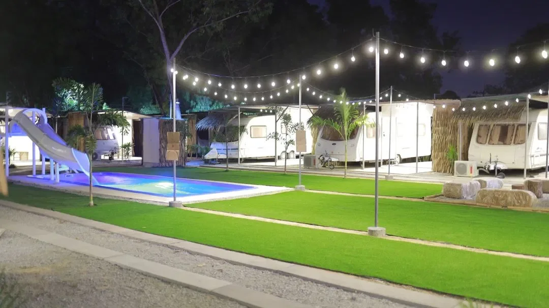 Beach House Pool Villa พัทยา สูงสุด 46 คน