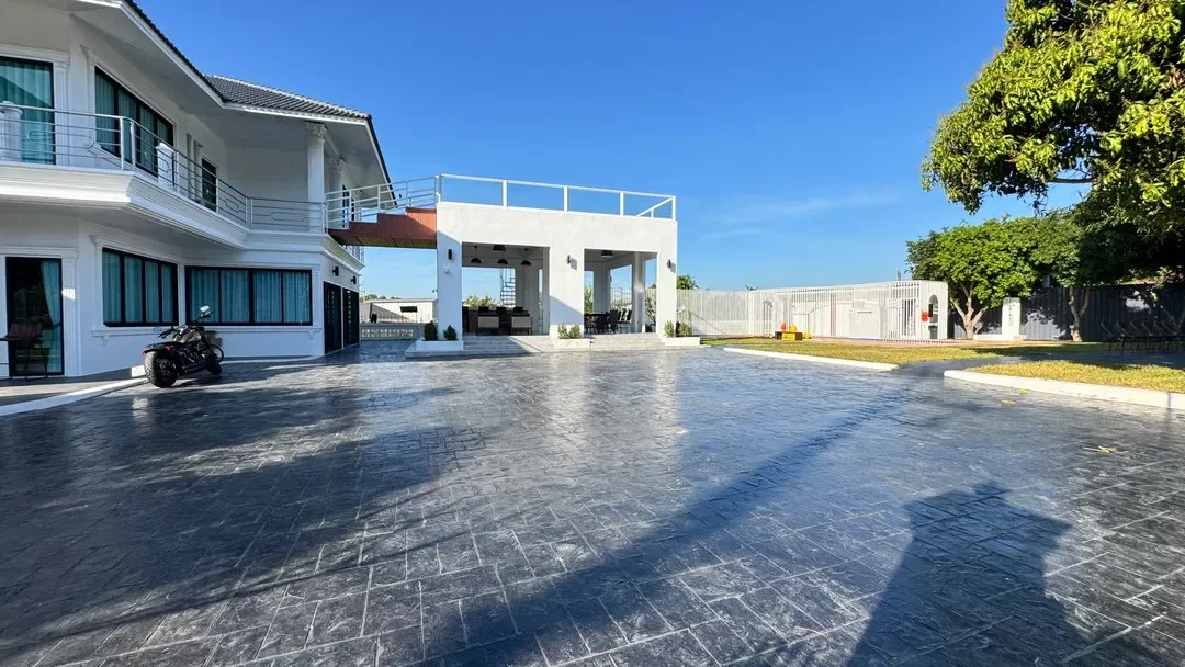 Lena Grand Pool Villa Pattaya รูปที่ 2