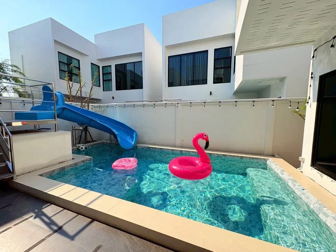 Hidden Space Pool villa 2 บางแสน สูงสุด 14 คน
