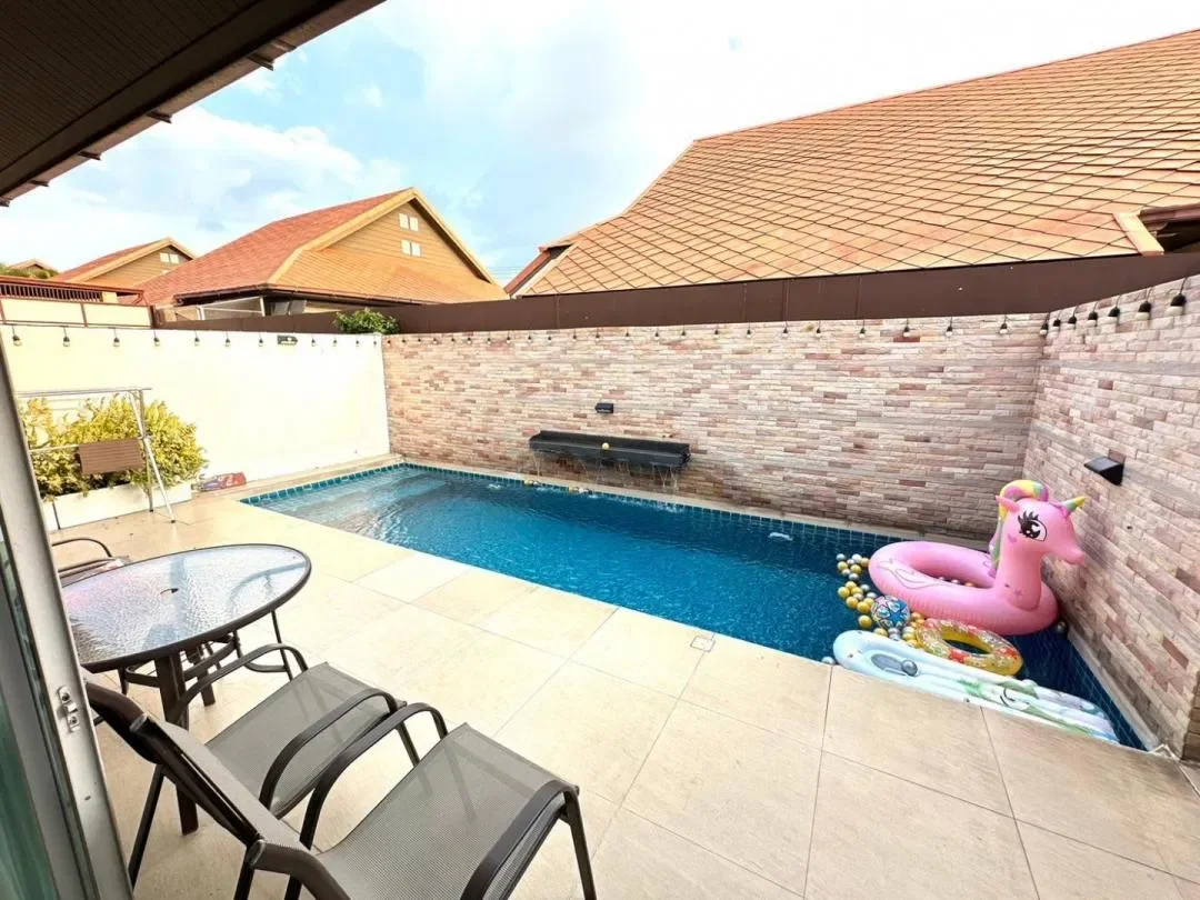 Home Hug Pool Villa Pattaya2 พัทยา สูงสุด 8 คน
