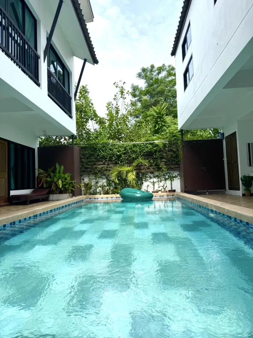 วอร์มไวท์ Pattaya Up to 25 guests