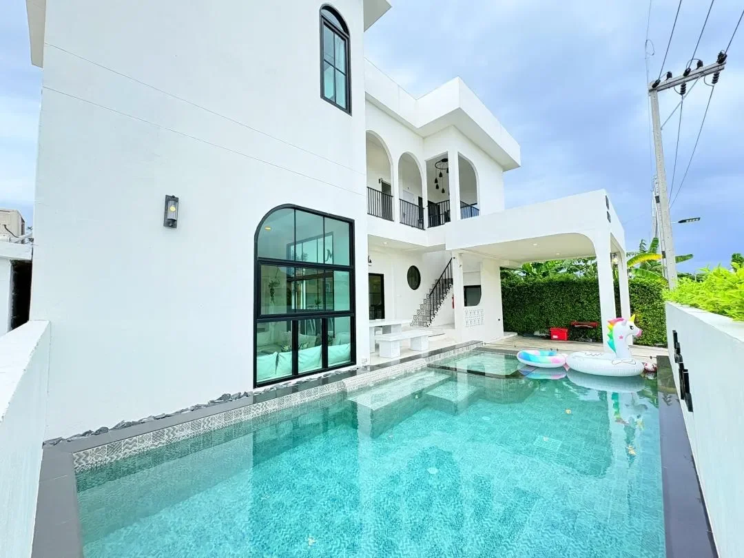 Medina Pool villa M1 บางแสน สูงสุด 12 คน