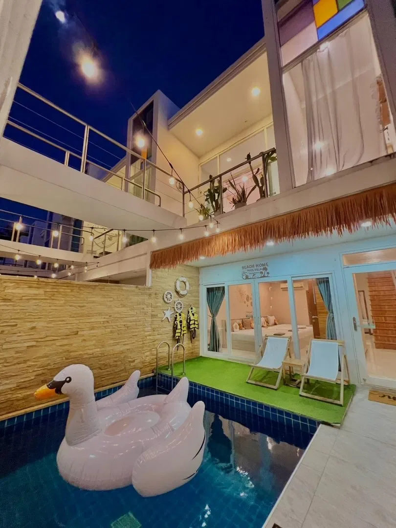 Beach Home Pool Villa Bangsaray สัตหีบ สูงสุด 10 คน