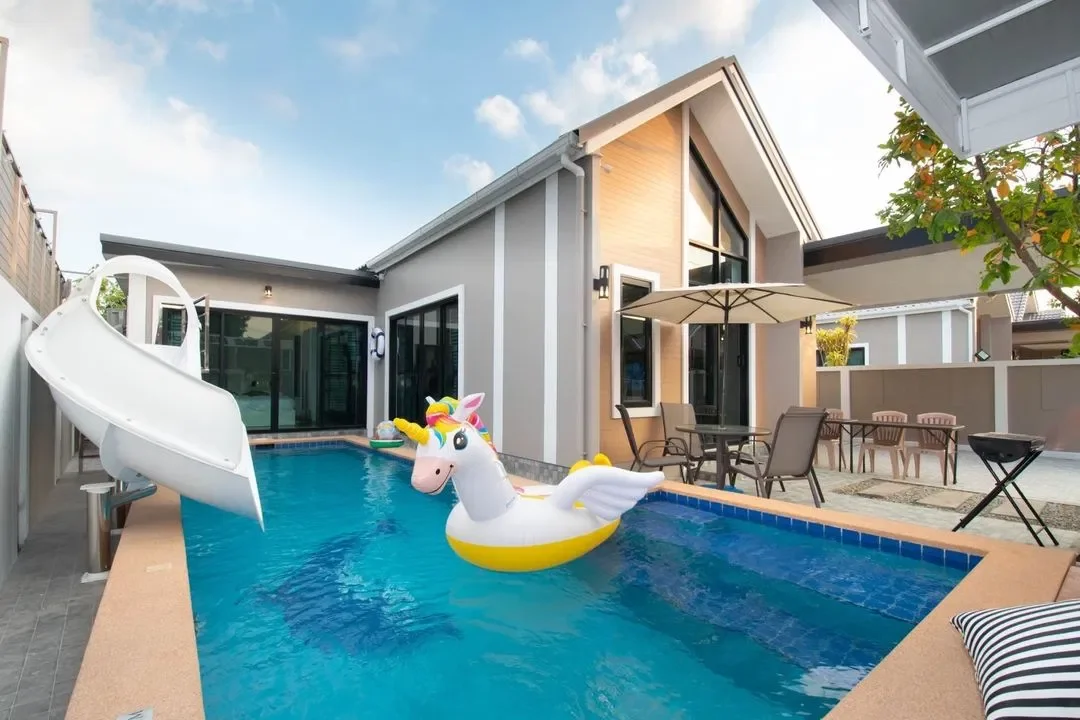Apple Club Pool Villa Pattaya พัทยา สูงสุด 12 คน
