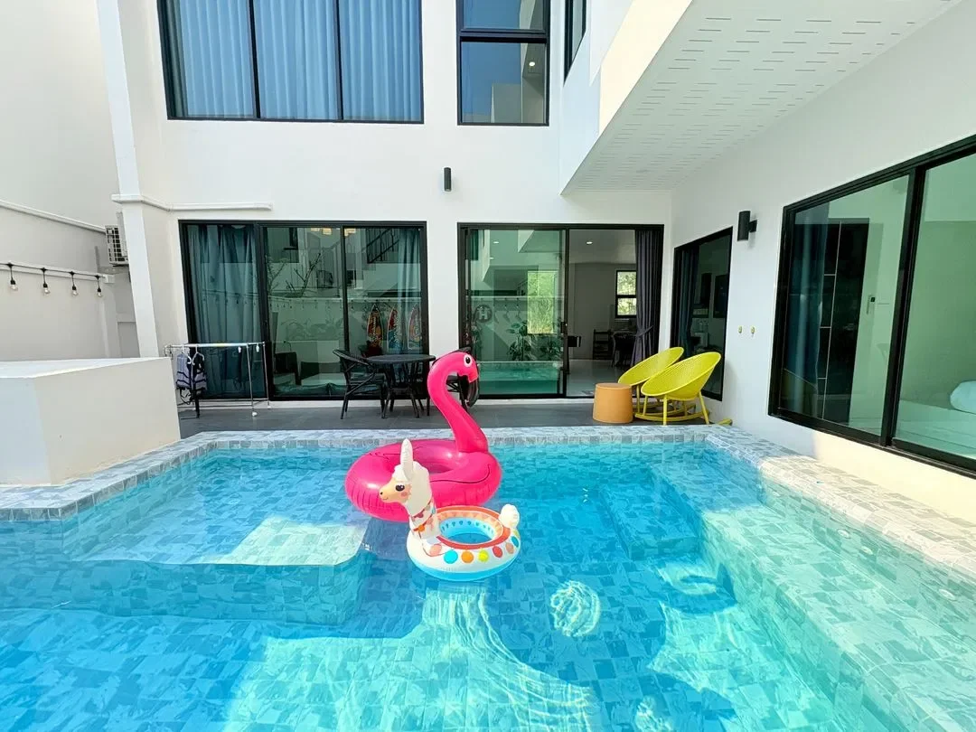 Hidden Space Pool villa 3 บางแสน สูงสุด 14 คน