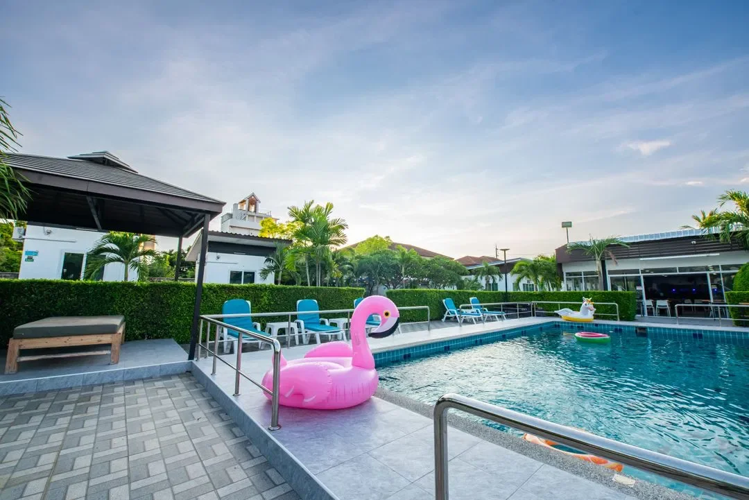 B.L.B Poolvilla & Resort พัทยา สูงสุด 55 คน