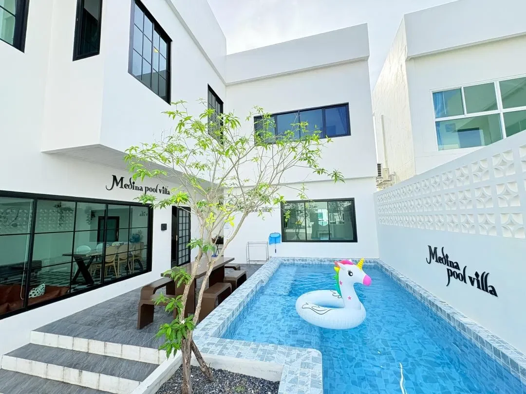 Medina Pool villa M3 บางแสน สูงสุด 16 คน