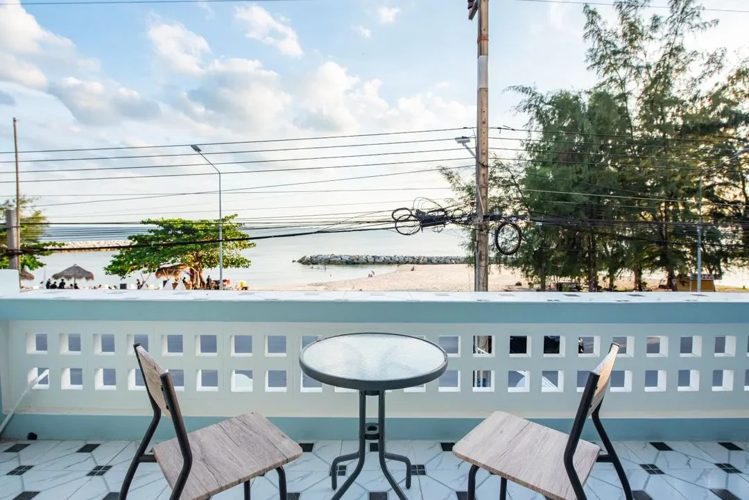 Coral Beach House @Rayong ระยอง สูงสุด 18 คน