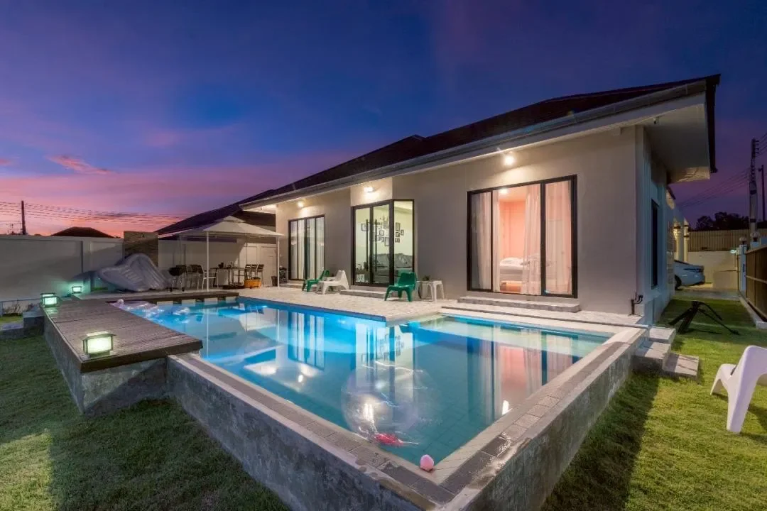 One Season Pool Villa สัตหีบ สูงสุด 15 คน