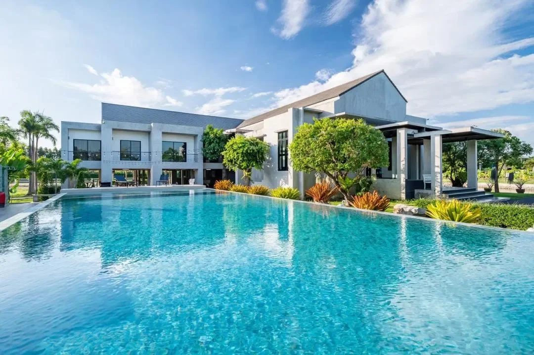 The Garden Pool Villa พัทยา สูงสุด 40 คน
