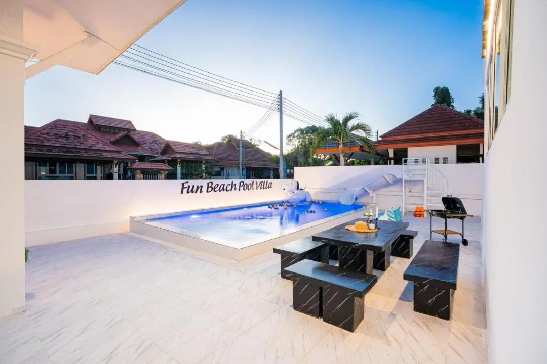 Fun Beach Pool Villa สัตหีบ สูงสุด 20 คน