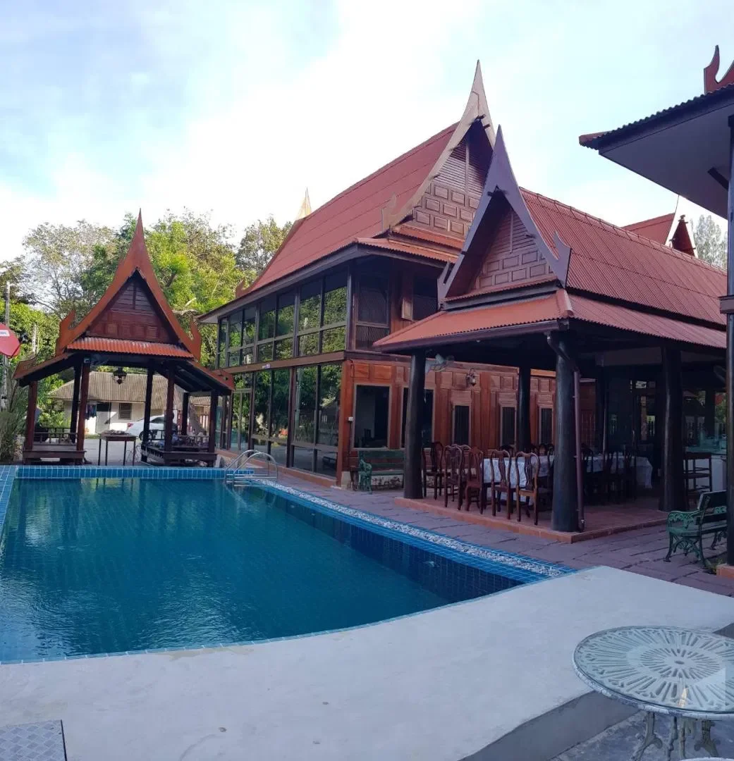 เรือนไทย 5A Pattaya Up to 22 guests