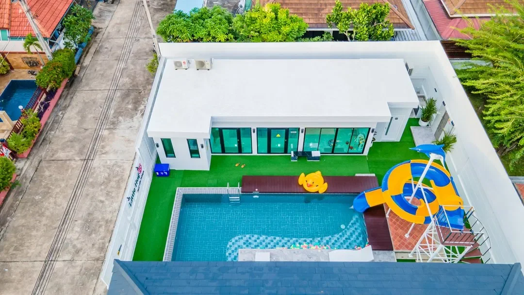LITTLE HUG POOL VILLA สัตหีบ สูงสุด 15 คน