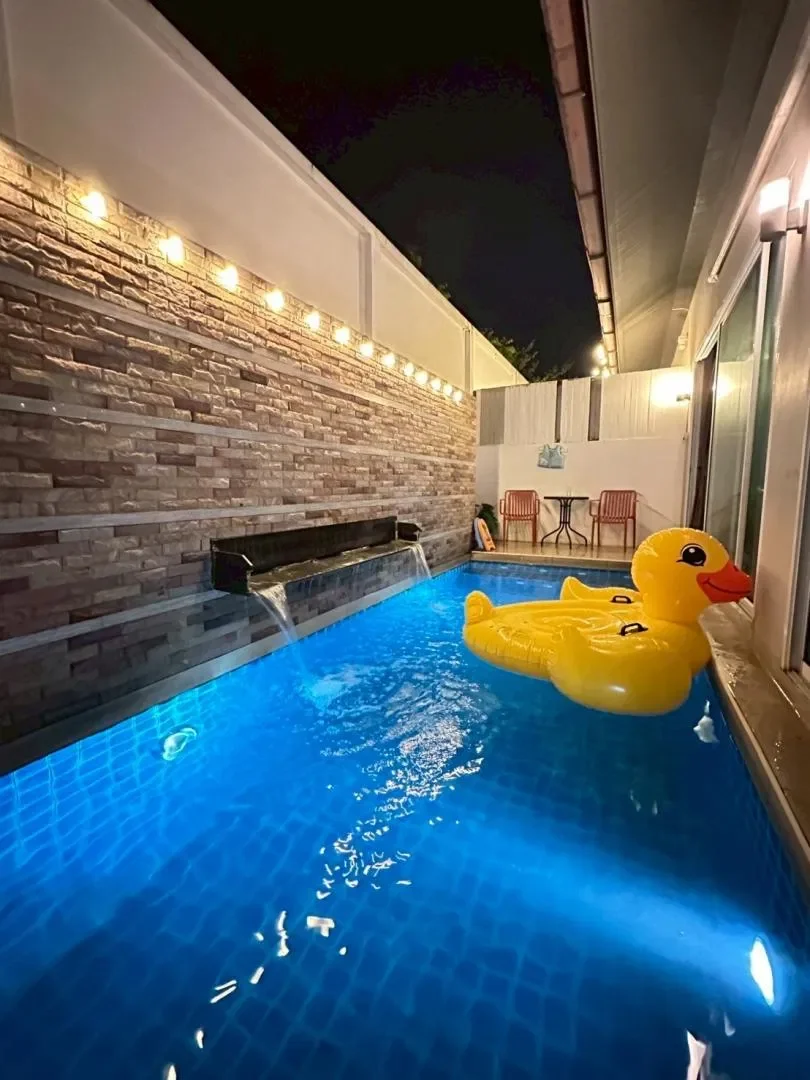 Home Hug Pool Villa Pattaya (B20) พัทยา สูงสุด 9 คน