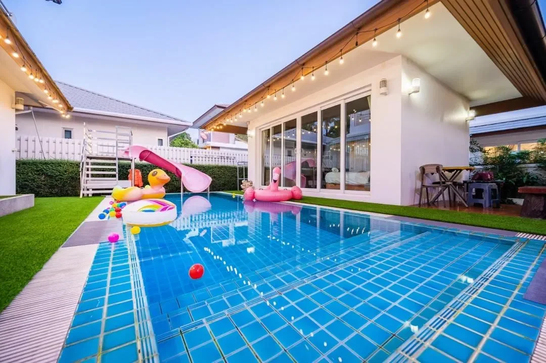 Sea Breeze 7 Pattaya Up to 18 guests