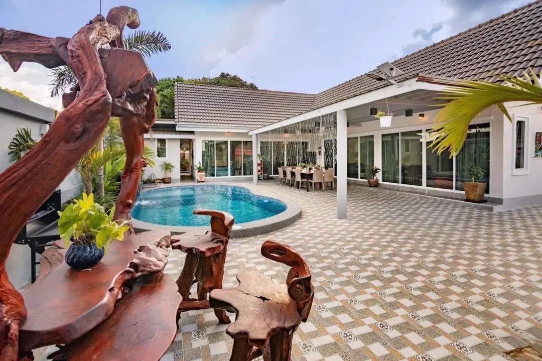 Madame Pool Villa สัตหีบ สูงสุด 15 คน