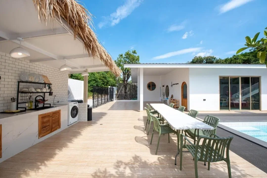 De Beach Pool villa พัทยา สูงสุด 14 คน