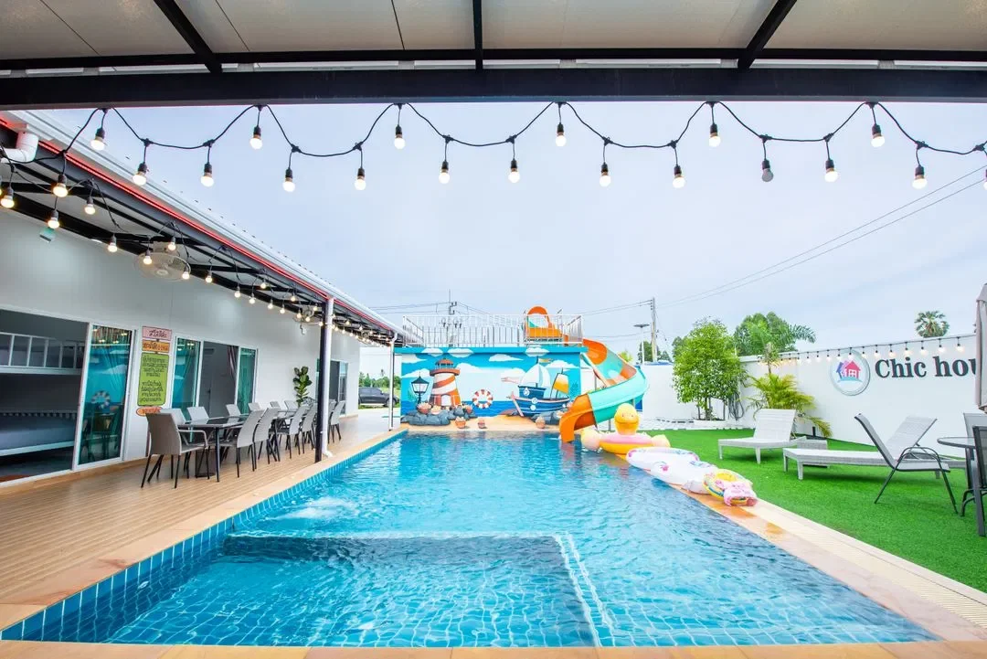 Chic house pool villa สัตหีบ สูงสุด 26 คน