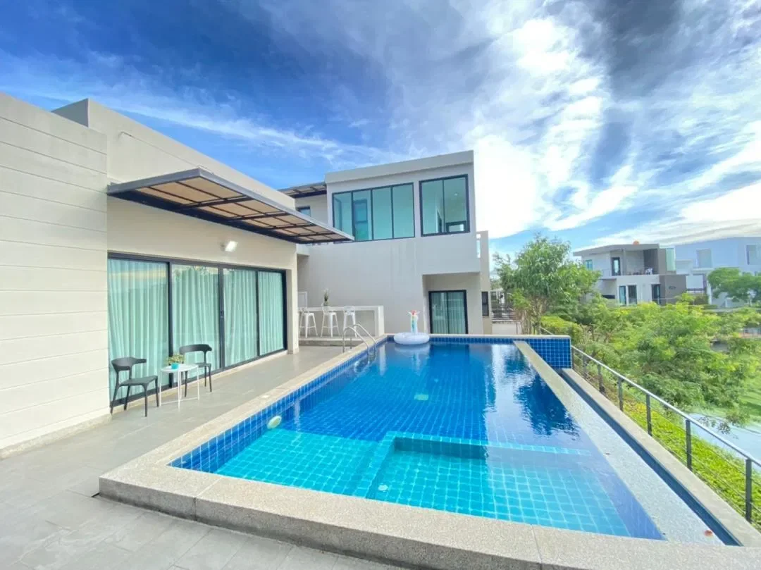 Lake view pool villa 30 พัทยา สูงสุด 15 คน
