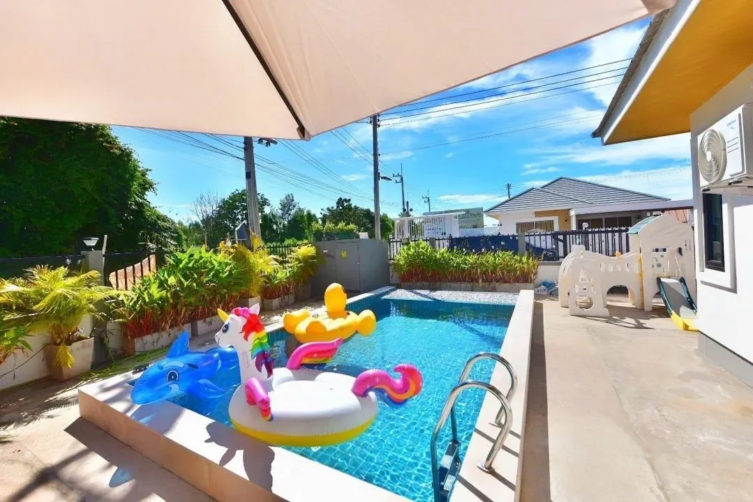 Jarunee Pool Villa สัตหีบ สูงสุด 12 คน