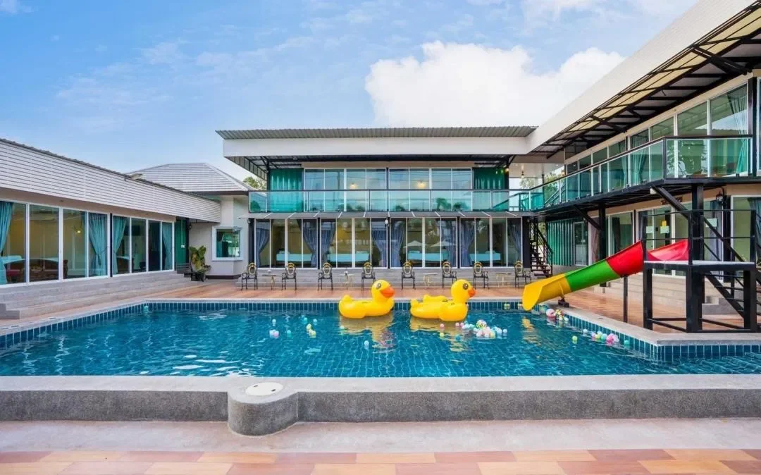 Royal bluetic pool villa by stay classy @Cha-am หัวหิน สูงสุด 30 คน