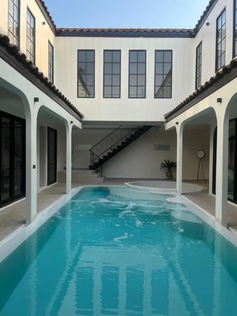 Casa Bianca Bangsaen บางแสน สูงสุด 16 คน